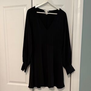 Womens Black V-Neck Long Sleeve dress